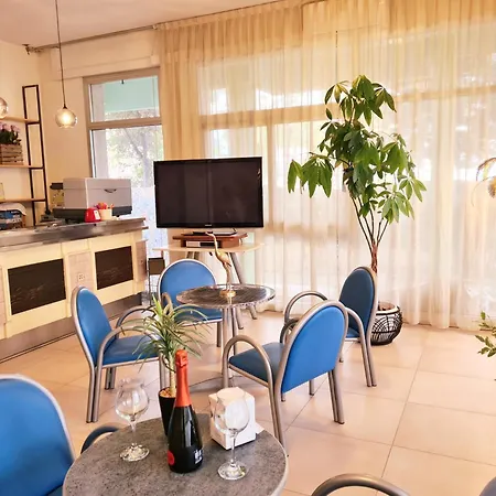 Отель Gladys 3*