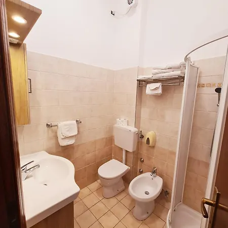 Отель Gladys 3*